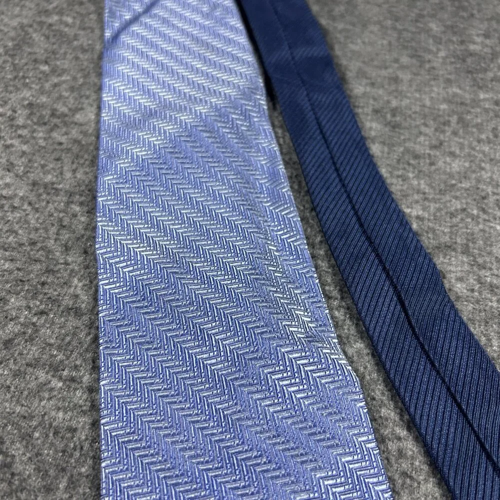 Tommy Hilfiger Tie 100% Silk USA Blue Herringbone VTG TOMMY Logo‎